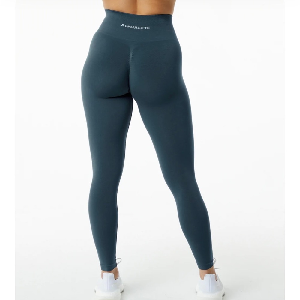 Alphalete amplify whale blue size medium
